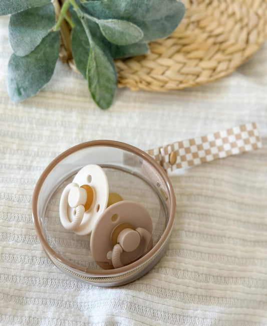 Itzy Ritzy Beige Paci Case